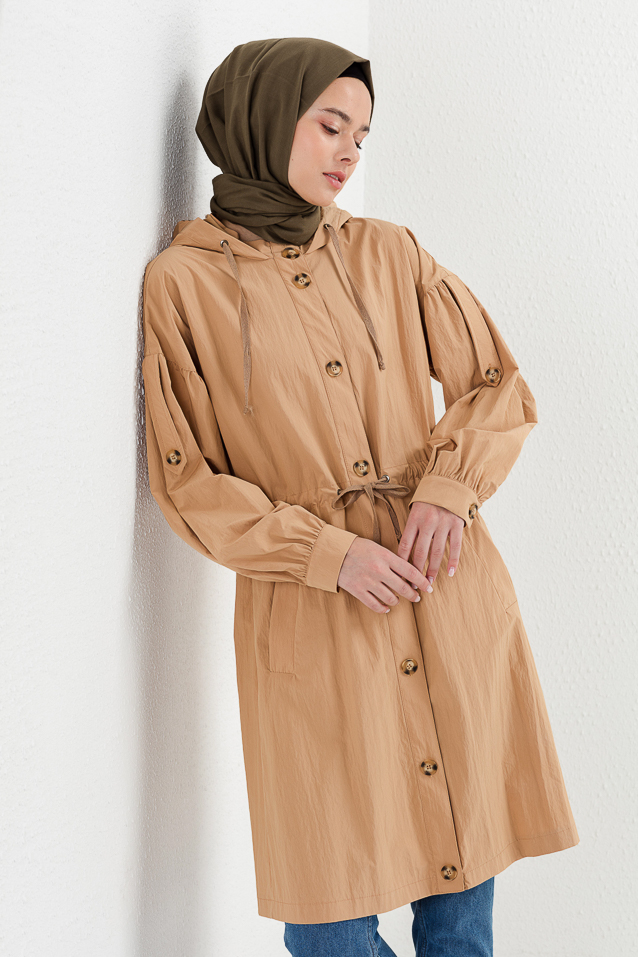 NİHAN Trench Coat Nihan Düşük Kol Büzgü Detaylı Trençkot  Camel_modest